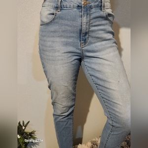 Juniors highrise blue jeans